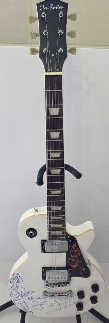 Eric Clapton (sketch), Jimmy Page (Inscribed), Jeff Beck (inscribed) vintage White les paul electric guitar signed with photo proof and full provenance & CHAT GPT Authentication analysis - AA0926083 - image 2