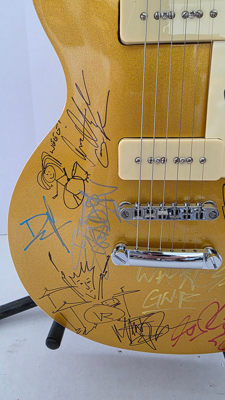 Guns N' Roses Slash, Axl Rose, Steven Adler with sketch, Matt Sorum with sketch, Izzy Stradlin and Gilby Clarke gold Les Paul full size vintage electric guitar signed with proof and full provenance & CHAT GPT Authentication analysis - AA09260195 - image 2