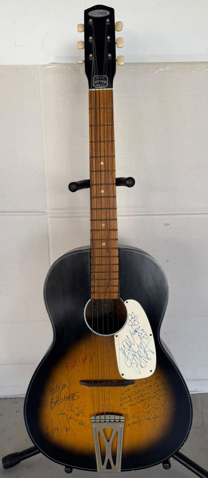 Jerry Garcia with sketch and The Grateful Dead Bob Weir, Mickey Hart, Phil Lesh, Bill Kreutzmann & Tom Constanten 1960's United Acoustic Parlor Acoustic Guitar signed with full provenance & CHAT GPT Authentication analysis - AA09260118 - image 2