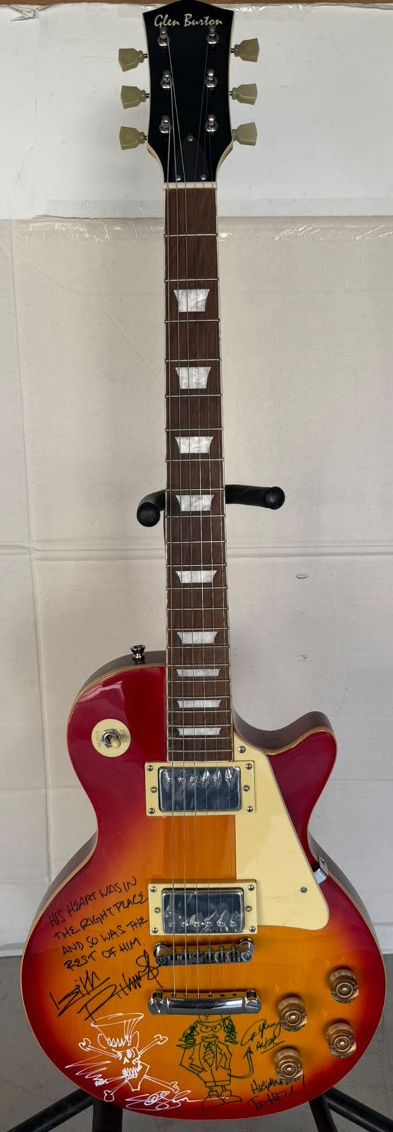 Angus Young Slash Keith Richards vintage cherry les paul electric guitar signed with photo proof and full provenance & CHAT GPT Authentication analysis - AA09260247 - image 2