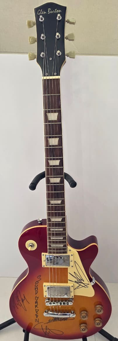 Soundgarden Kim Thayil, Matt Cameron, Chris Cornell and Ben Shepherd  vintage cherry les paul electric guitar signed with photo proof and full provenance & CHAT GPT Authentication analysis - AA0926063 - image 2