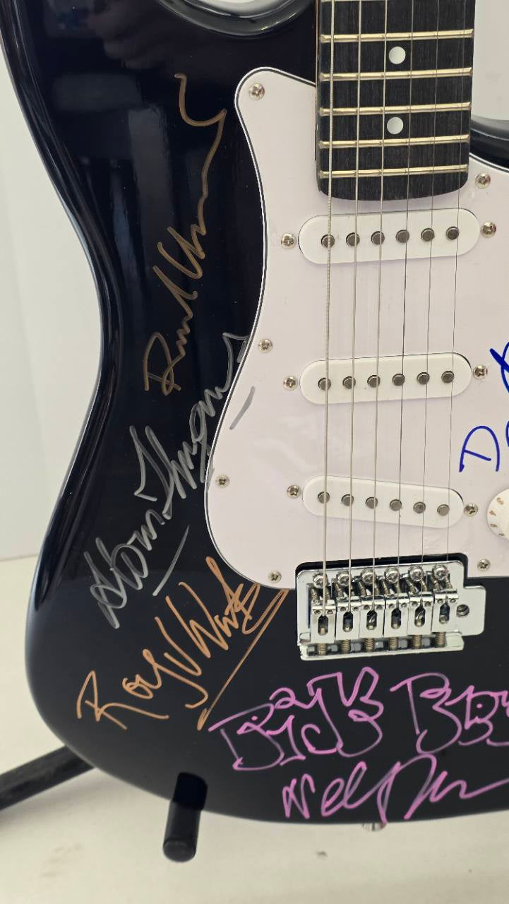 Pink Floyd David Gilmour with sketch, Roger Waters, Richard Wright and Nick Mason with sketch black Stratocaster full size electric guitar signed with proof and full provenance & CHAT GPT Authentication analysis - AA09260190 - image 3