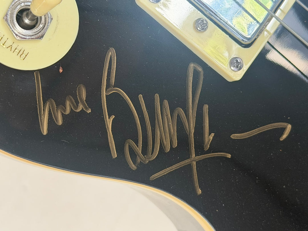 Rolling Stones Mick Jagger, Keith Richards, Bill Wyman, Charlie Watts & Ronnie Wood black vintage les paul signed with photo proof and full provenance & CHAT GPT Authentication analysis - AA09260255 - image 3