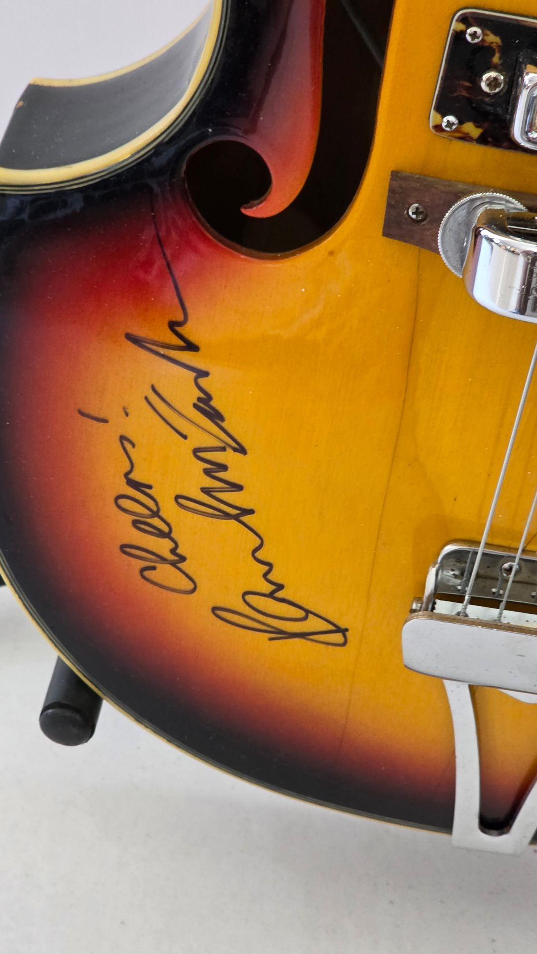 Paul McCartney vintage Hofner Bass guitar signed with proof - AA09260184 - image 3