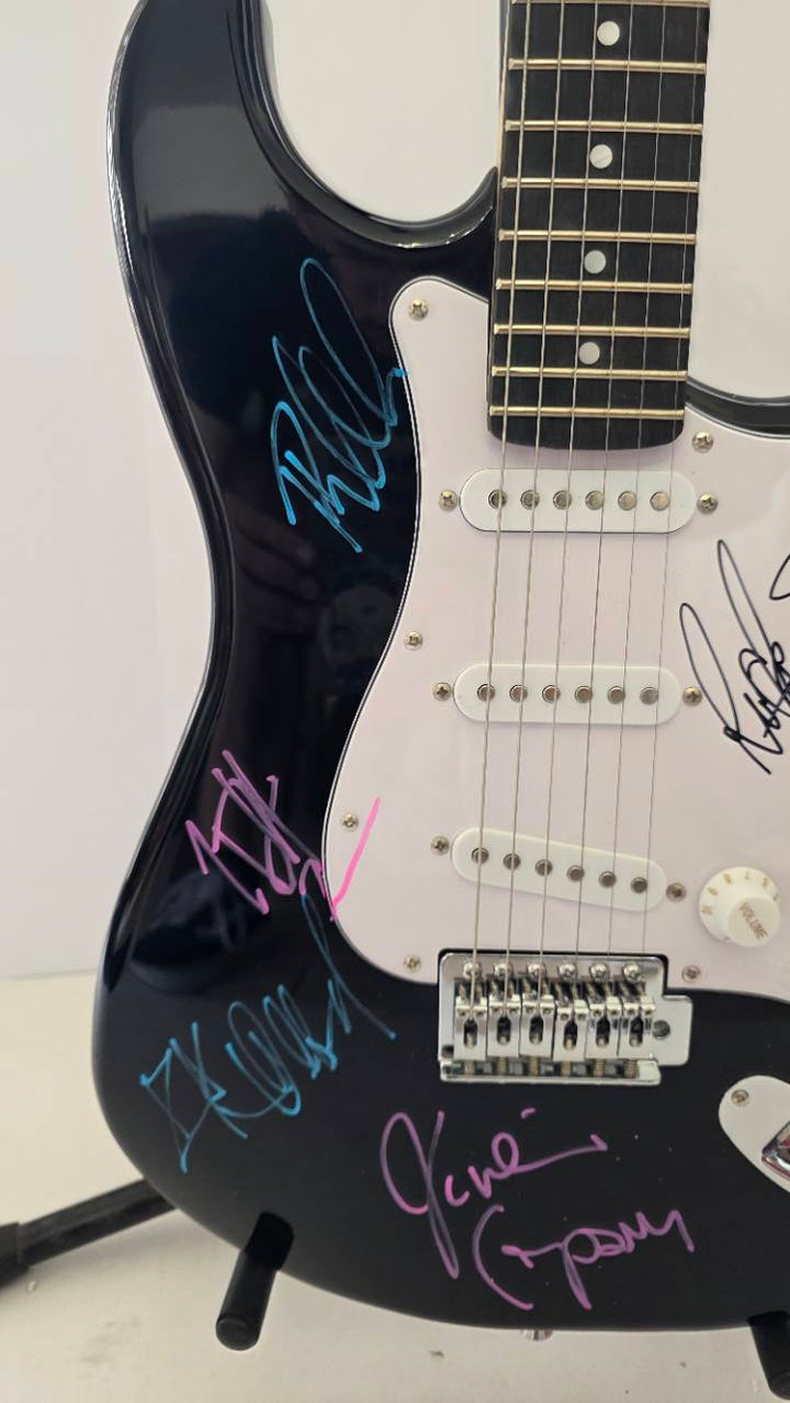 Def Leppard Joe Elliott, Rick Allen, Phil Collen, Vivian Campbell and Rick Savage black Stratocaster full size electric guitar signed with proof and full provenance & CHAT GPT Authentication analysis - AA09260192 - image 3