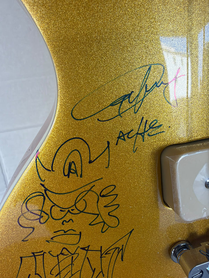 Angus Young Slash Keith Richards vintage gold les paul electric guitar signed with photo proof and full provenance & CHAT GPT Authentication analysis - AA09260248 - image 3