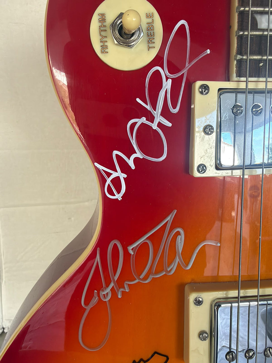 The Smiths Morrisey with sketch and lyrics, Johnny Marr, Andy Rourke, Mike Joyce vintage cherry les paul electric guitar signed with photo proof and full provenance & CHAT GPT Authentication analysis - AA09260250 - image 3