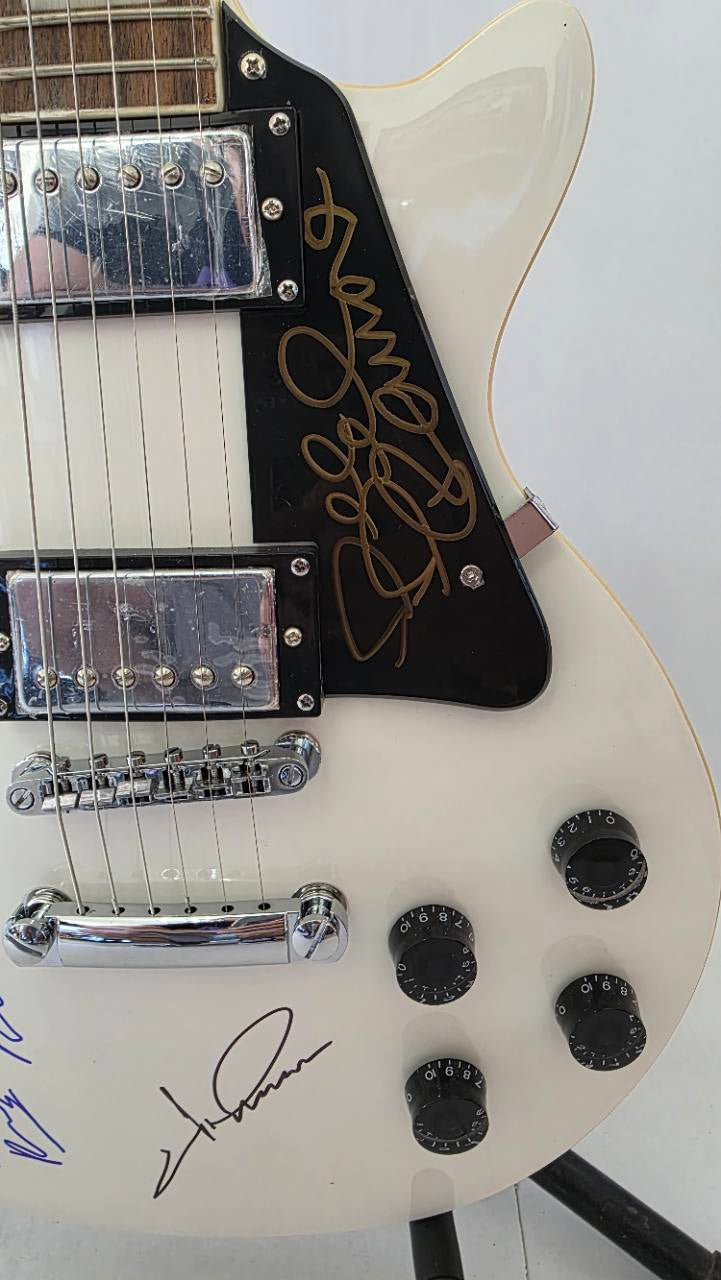 The Ramones Joey Ramone, Johnny Ramone, Dee Dee Ramone, Marky Ramone, C.J. Ramone and Tommy Ramone vintage white full size Glen Burton Les Paul-style electric guitar signed with proof and full provenance & CHAT GPT Authentication analysis - AA0926070 - image 3