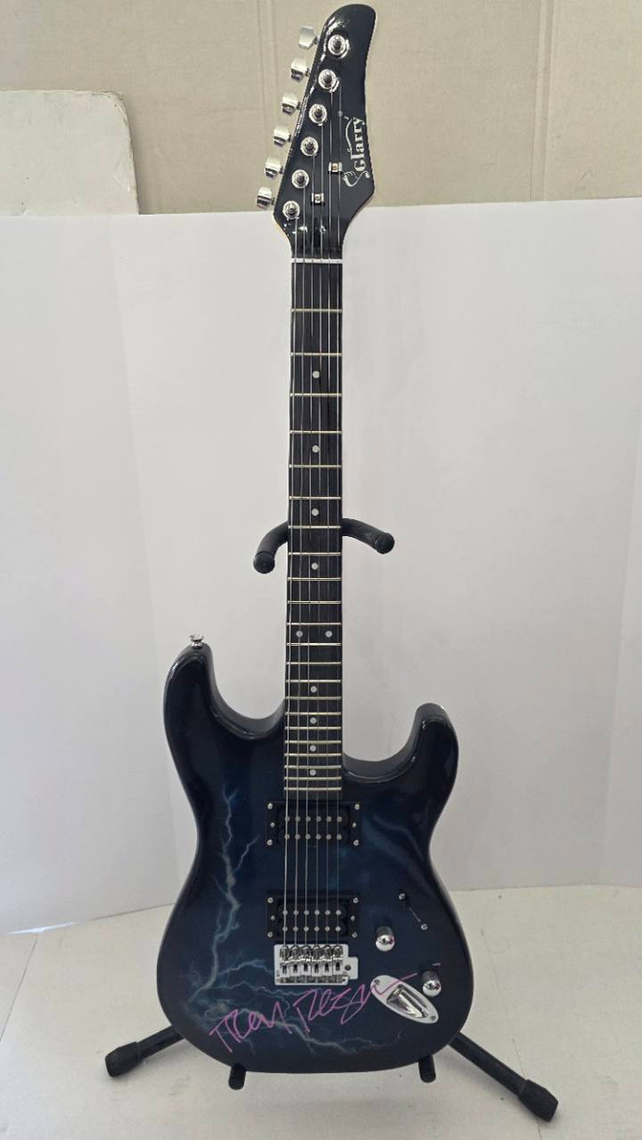 Nine Inch Nails NIN Trent Reznor full size Lightning electric guitar signed with proof and full provenance & CHAT GPT Authentication analysis - AA09260181 - image 3