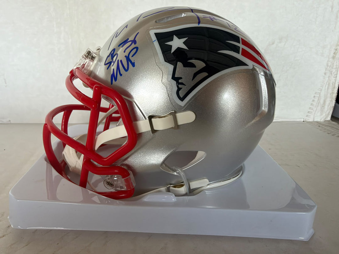 New England Patriots Tom Brady mini helmet signed with photo proof full provenance & CHAT GPT Authentication analysis - AA09260239 - image 3