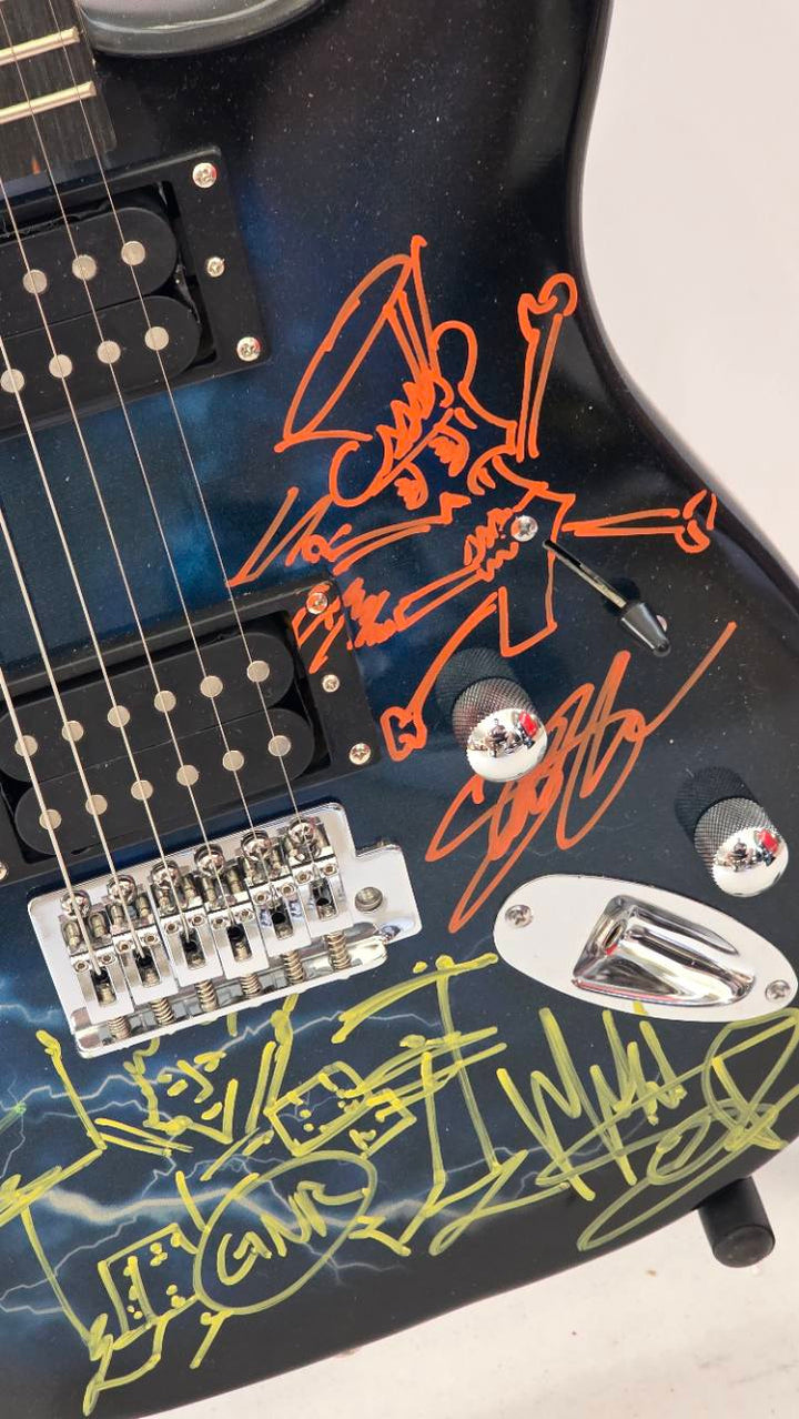 Guns N' Roses Axl Rose, Izzy Stradlin, Duff McKagan and Matt Sorum full size Lightning electric guitar signed with proof and full provenance & CHAT GPT Authentication analysis - AA09260177 - image 3