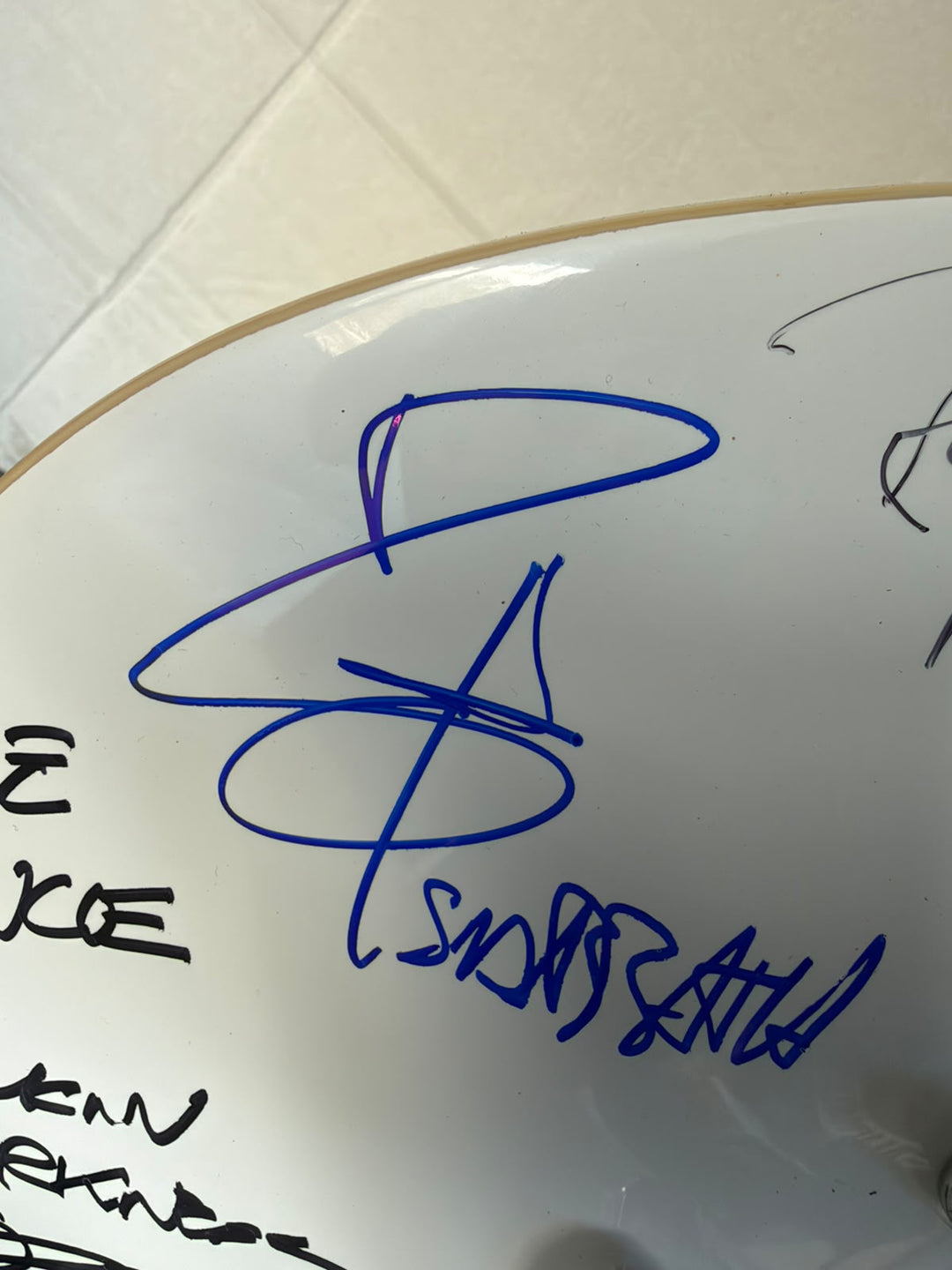 Black Sabbath Ozzy Osbourne Bill Ward Tony Iommi Geezer Butler Ronnie James Dio Vinny Appice white les paul electric guitar signed with photo proof and full provenance & CHAT GPT Authentication analysis - AA09260253 - image 3