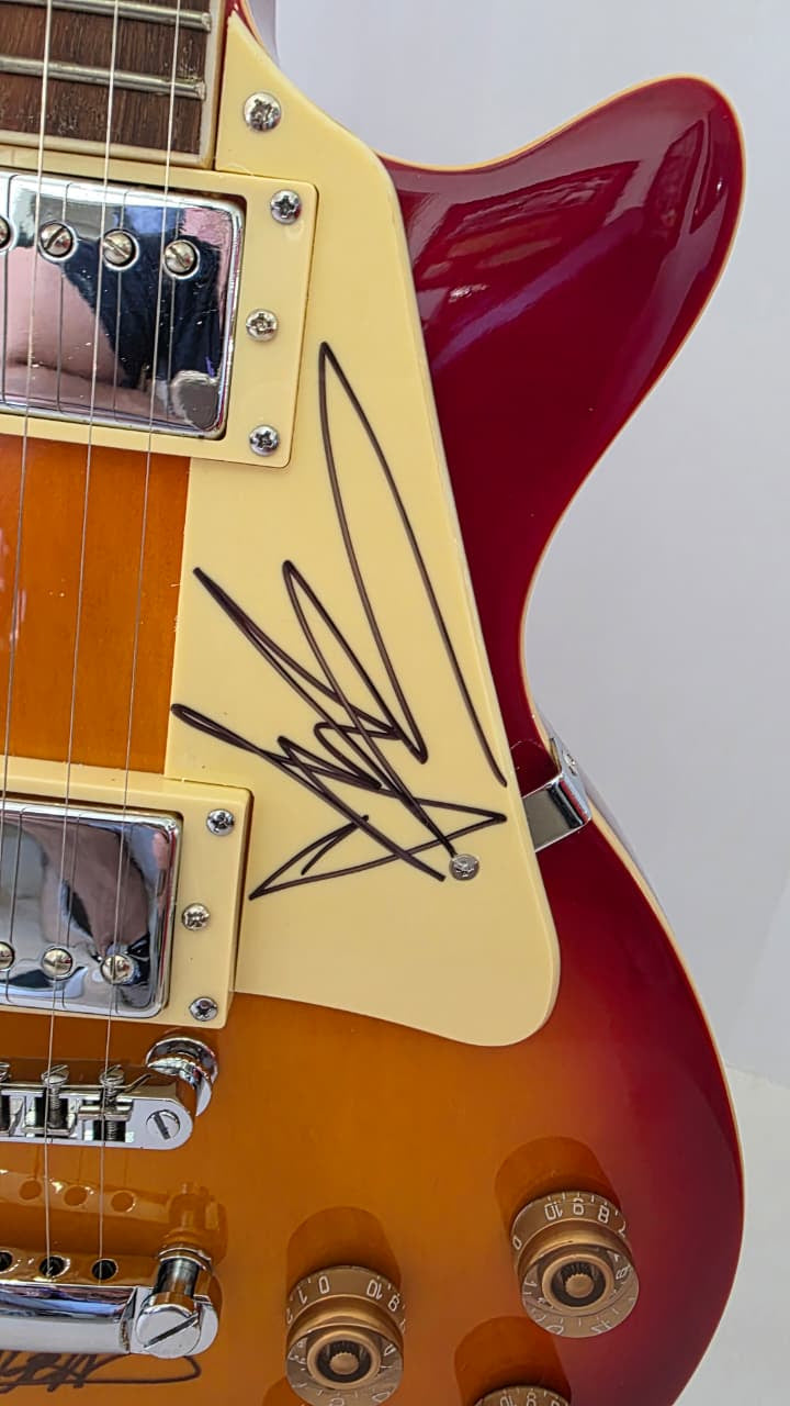 Soundgarden Kim Thayil, Matt Cameron, Chris Cornell and Ben Shepherd  vintage cherry les paul electric guitar signed with photo proof and full provenance & CHAT GPT Authentication analysis - AA0926063 - image 4