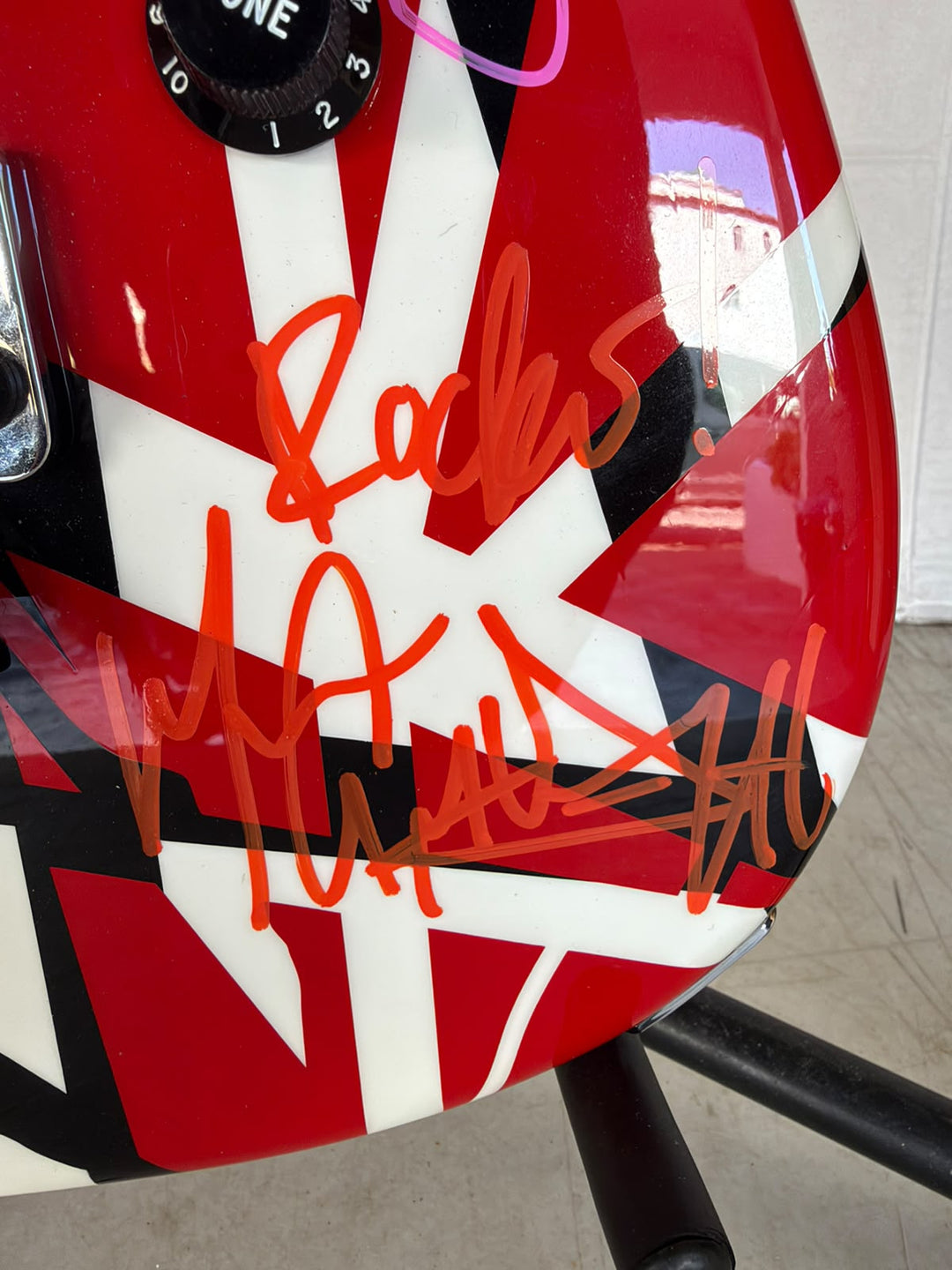 EVH Eddie Van Halen Alex Van Halen, David Lee Roth, Michael Anthony,  Sammy Hagar Stratocater Stripe Series electric guitar igned with full certification, AI verification analysis & photo proof - AA09260189 - image 4
