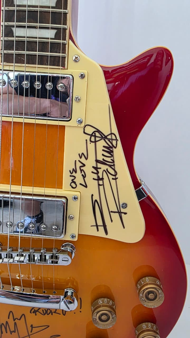 Keith Richards, Angus Young and Jimmy Page vintage cherry les paul electric guitar signed with photo proof and full provenance & CHAT GPT Authentication analysis - AA0926067 - image 4