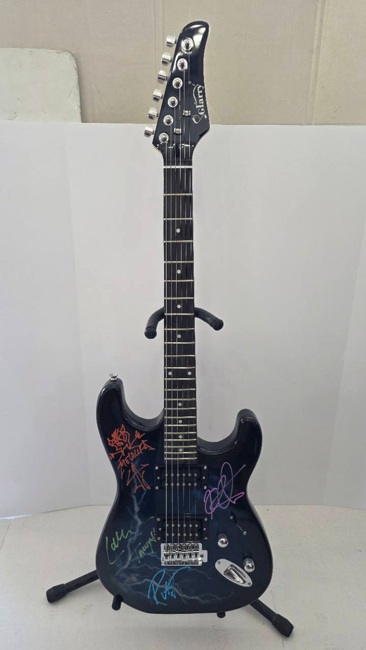 Metallica James Hetfield, Lars Ulrich, Robert Trujillo and Kirk Hammett full size Lightning electric guitar signed with proof and full provenance & CHAT GPT Authentication analysis - AA09260176 - image 4