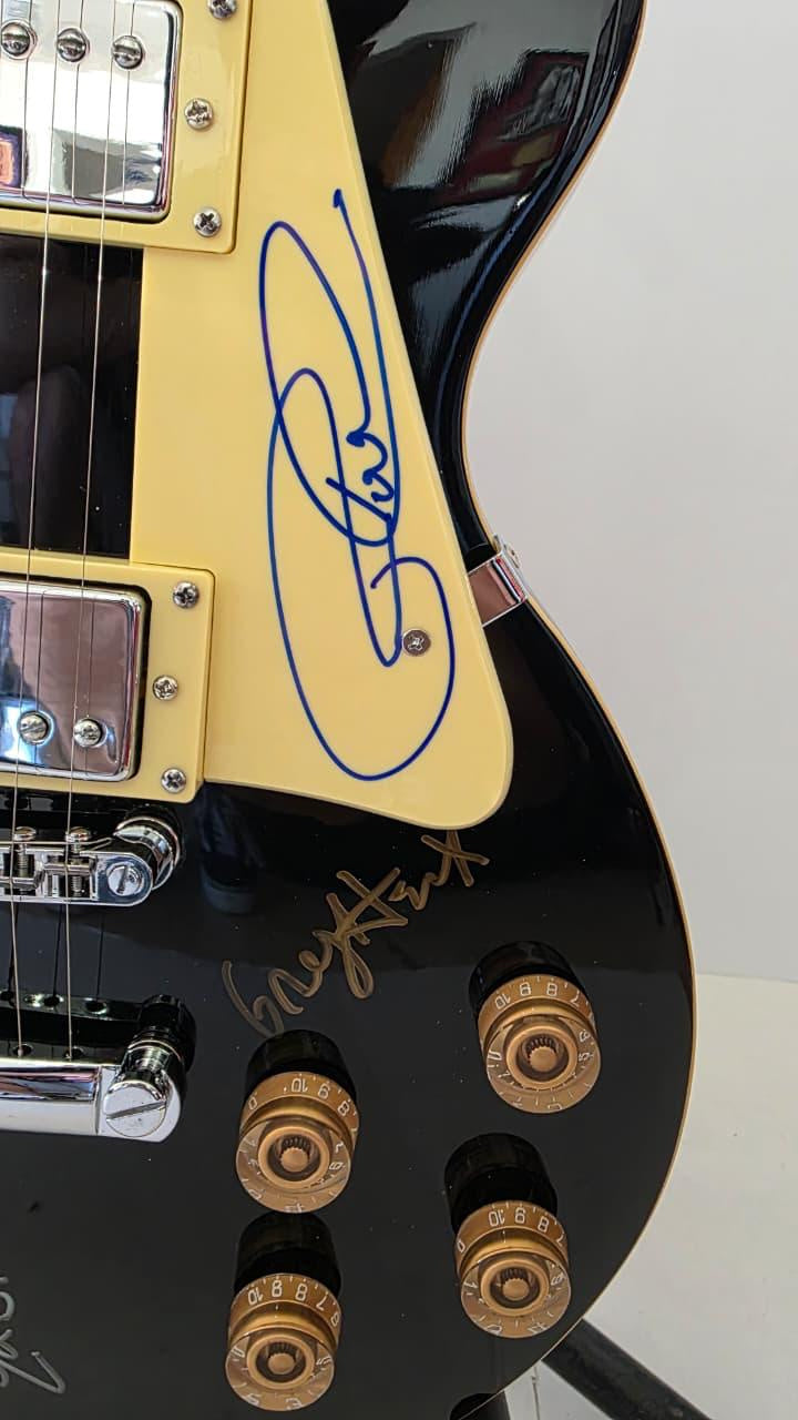 The Cars David Robinson, Ric Ocasek, Greg Hawkes, Benjamin Orr and Elliot Easton vintage black les paul electric guitar signed with photo proof and full provenance & CHAT GPT Authentication analysis - AA0926066 - image 4