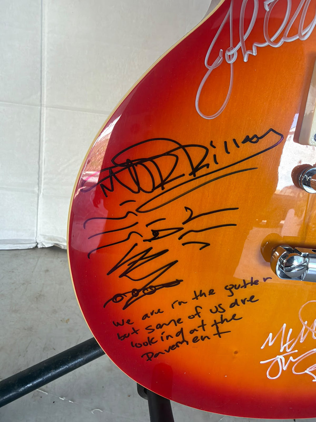 The Smiths Morrisey with sketch and lyrics, Johnny Marr, Andy Rourke, Mike Joyce vintage cherry les paul electric guitar signed with photo proof and full provenance & CHAT GPT Authentication analysis - AA09260250 - image 4