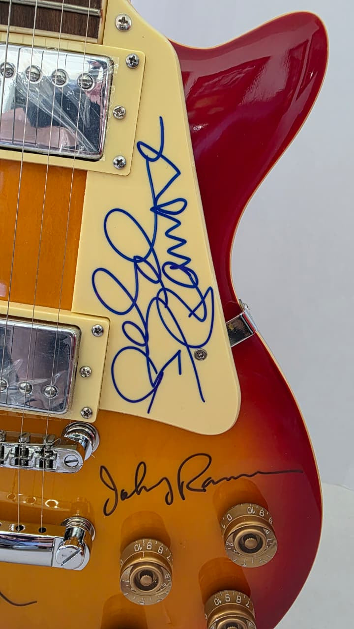 The Ramones Joey Ramone, Marky Ramone, Richie Ramone, C.J. Ramone, Tommy Ramone and Dee Dee Ramone vintage cherry les paul electric guitar signed with photo proof and full provenance & CHAT GPT Authentication analysis - AA0926069 - image 4