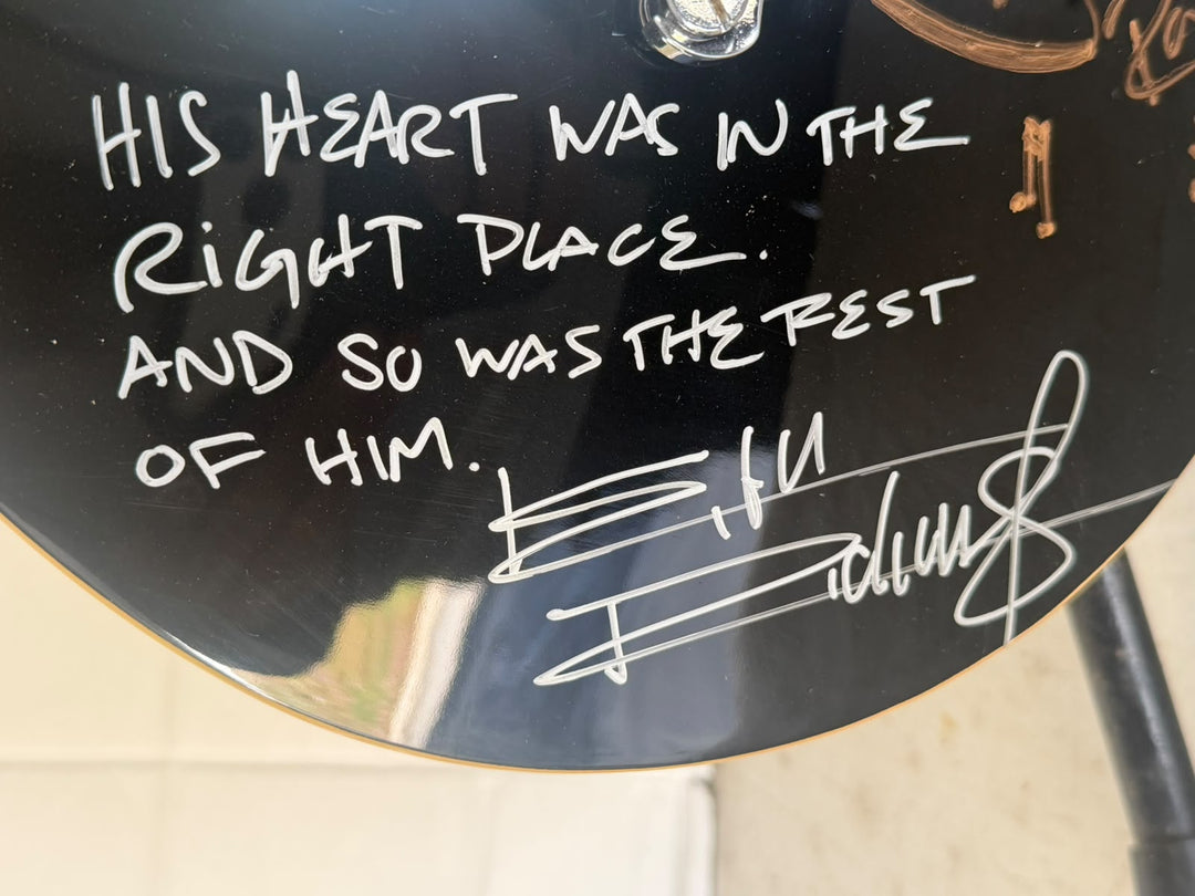 Rolling Stones Mick Jagger, Keith Richards, Bill Wyman, Charlie Watts & Ronnie Wood black vintage les paul signed with photo proof and full provenance & CHAT GPT Authentication analysis - AA09260255 - image 4