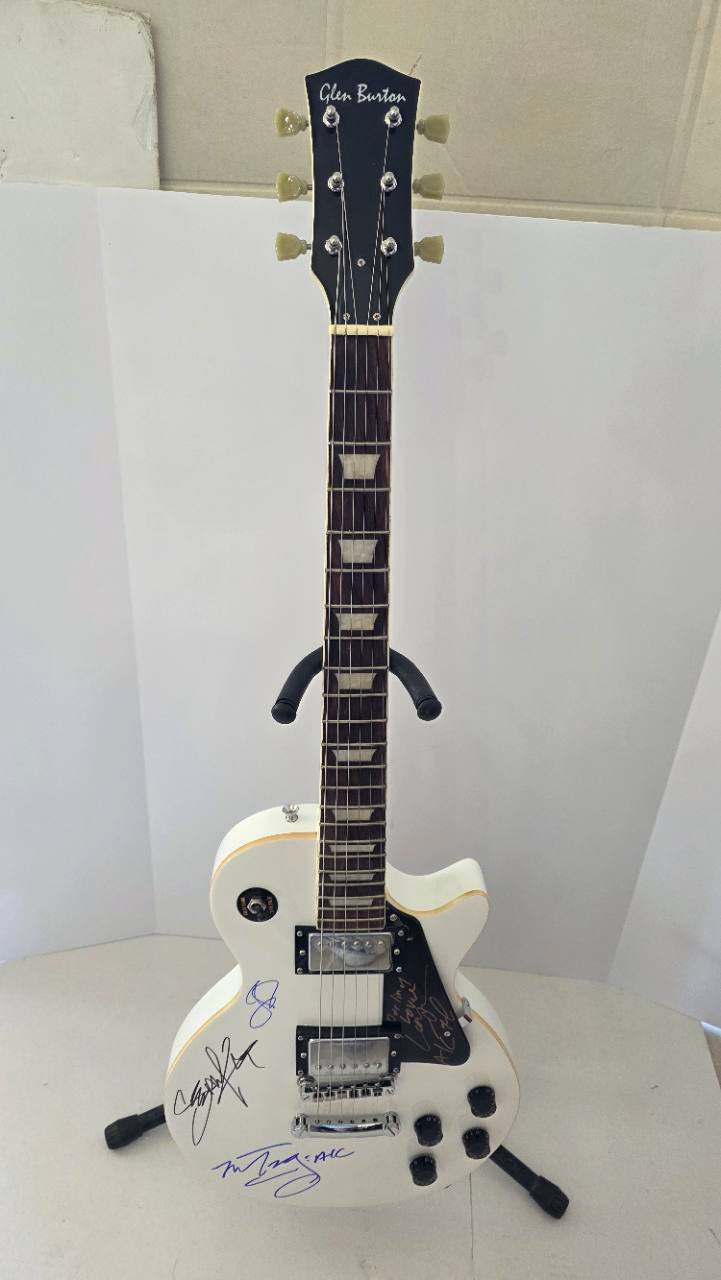Alice in Chains Layne Staley, Jerry Cantrell, Sean Kinney and Mike Inez vintage white full size Glen Burton Les Paul-style electric guitar signed with proof and full provenance & CHAT GPT Authentication analysis - AA0926072 - image 4