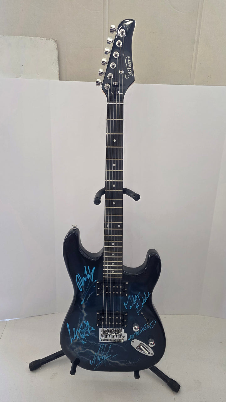 Lemmy Kilmster Motorhead l Lightning full size electric guitar photo proof, CHAT GPT AI verified analysis OF AUTHENTICATION & certification with provenance - AA092060167 - image 4