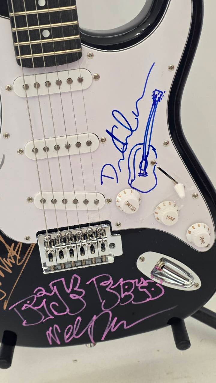Pink Floyd David Gilmour with sketch, Roger Waters, Richard Wright and Nick Mason with sketch black Stratocaster full size electric guitar signed with proof and full provenance & CHAT GPT Authentication analysis - AA09260190 - image 4