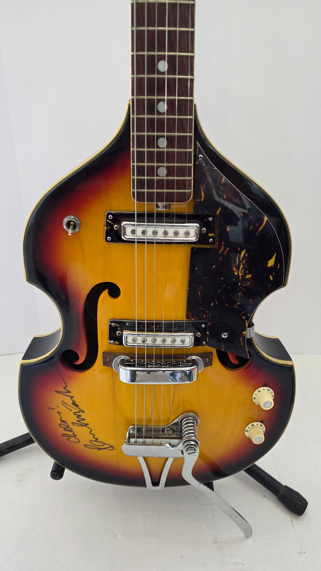 Paul McCartney vintage Hofner Bass guitar signed with proof - AA09260184 - image 4