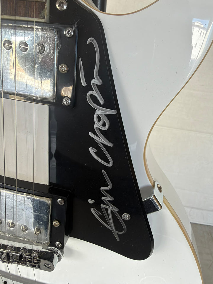Cream Eric Clapton, Ginger Baker and Jack Bruce vintage white les paul electric guitar signed with photo proof and full provenance & CHAT GPT Authentication analysis - AA09260260 - image 5