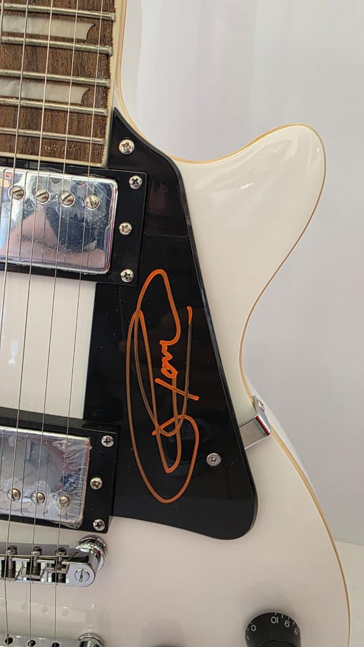 The Cars David Robinson, Ric Ocasek, Greg Hawkes, Benjamin Orr and Elliot Easton vintage white les paul electric guitar signed with photo proof and full provenance & CHAT GPT Authentication analysis - AA0926065 - image 5