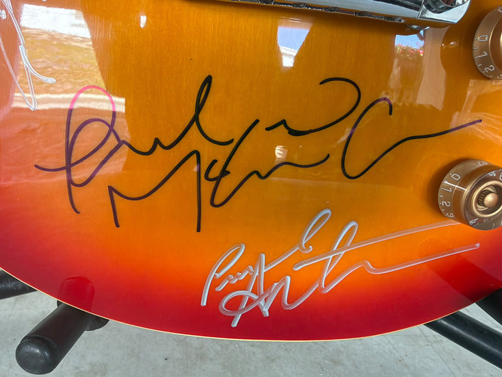 Noel Gallagher, Liam Gallagher, Paul "Bonehead" Arthurs, Paul "Guigsy" McGuigan and Alan White cherry les paul electric guitar signed with photo proof and full provenance & CHAT GPT Authentication analysis - AA09260259 - image 5