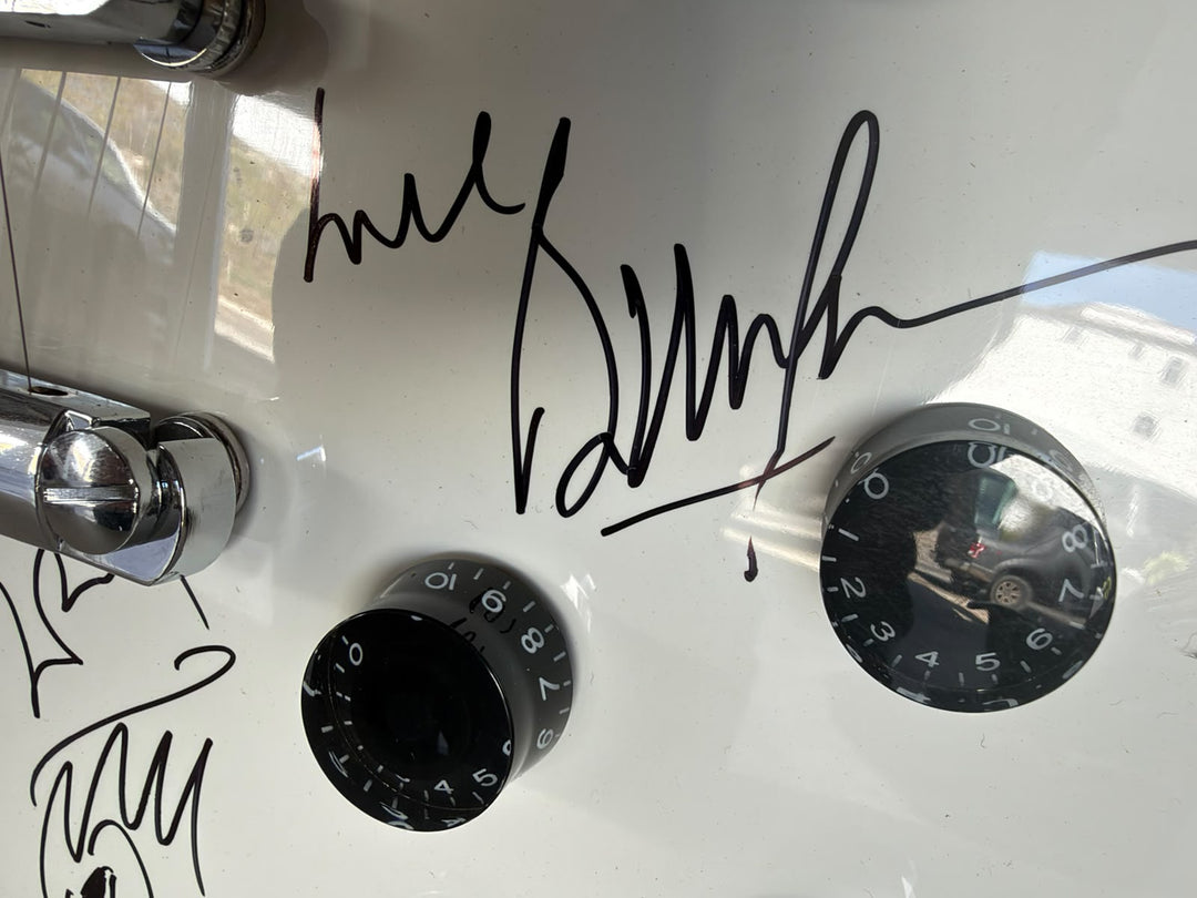 Rolling Stones Mick Jagger, Keith Richards, Bill Wyman, Charlie Watts & Ronnie Wood white les paul electric guitar signed with photo proof and full provenance & CHAT GPT Authentication analysis - AA09260258 - image 5