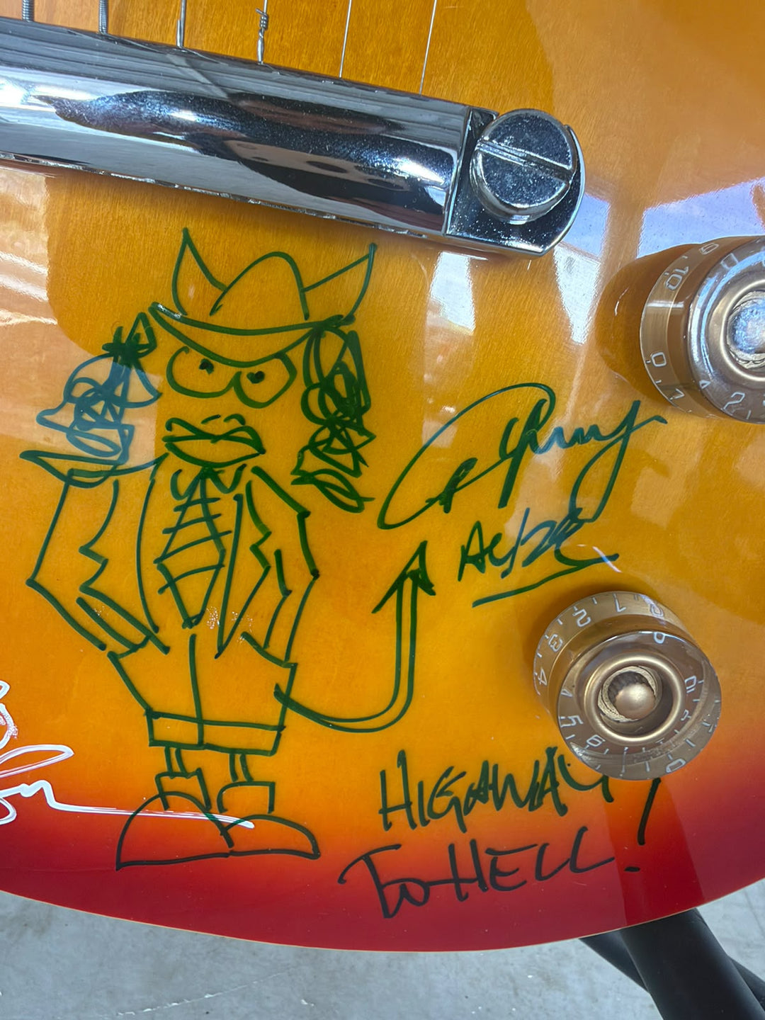 Angus Young Slash Keith Richards vintage cherry les paul electric guitar signed with photo proof and full provenance & CHAT GPT Authentication analysis - AA09260247 - image 5