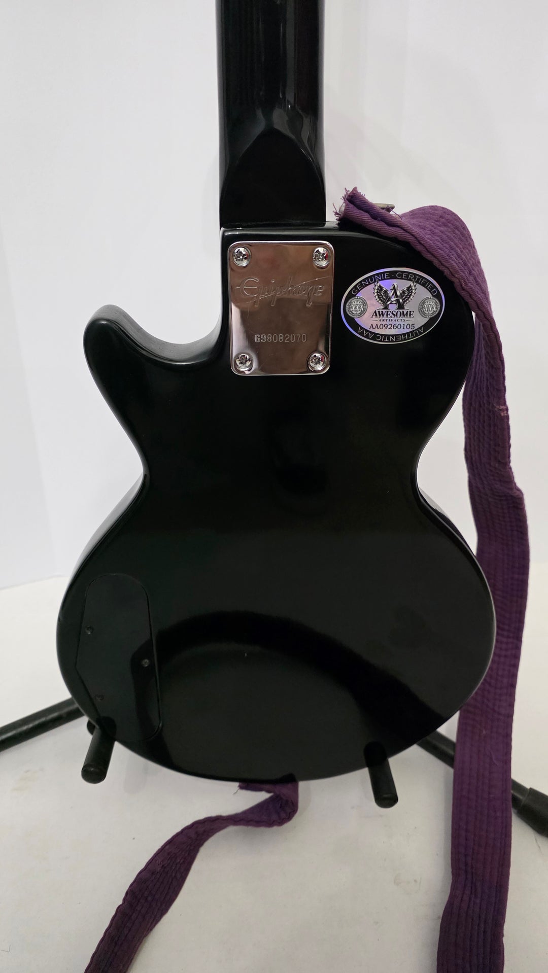 Alice In Chains Layne Staley, Jerry Cantrell, Mike Inez, Sean Kinney vintage one of a kind electric guitar photo proof, CHAT GPT AI verified analysis OF AUTHENTICATION & certification with provenance - AA09260105 - image 6