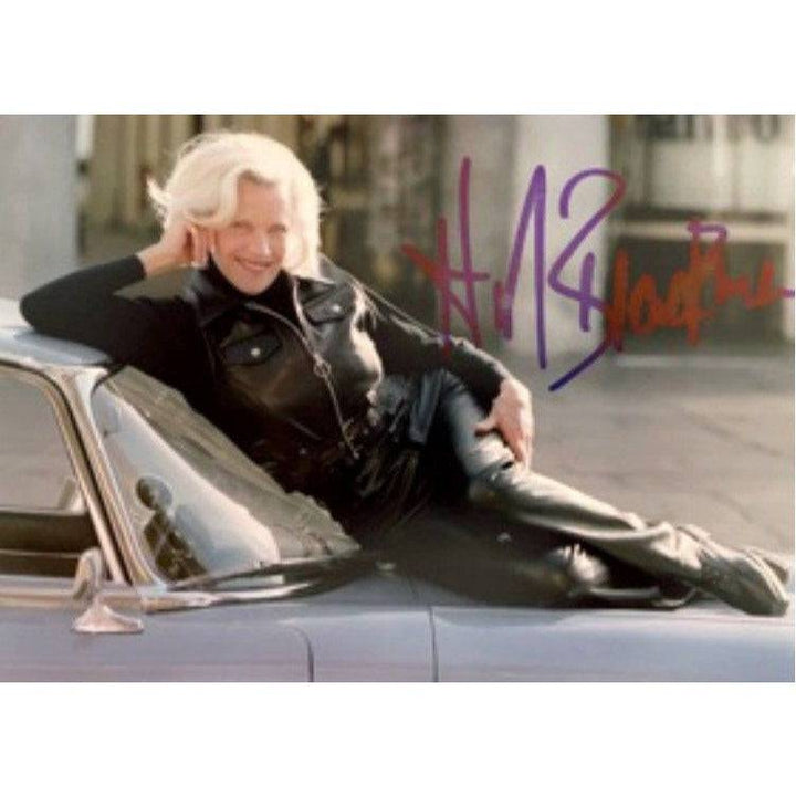 Honor Blackman Pussy Galore James Bond 5 x 7 photo signed