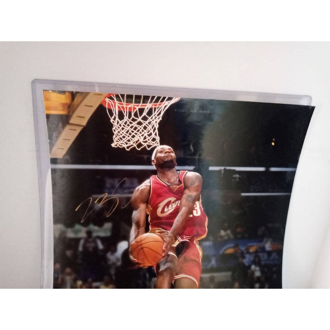 LeBron James Cleveland Cavaliers 16 x 20 photo signed with proof