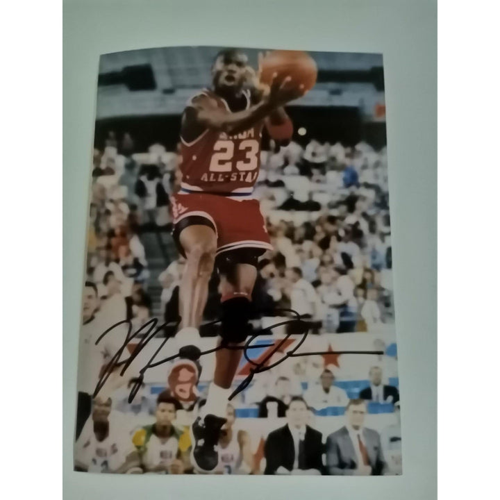 Michael Jordan Chicago Bulls 5 x 7 photo signed with proof