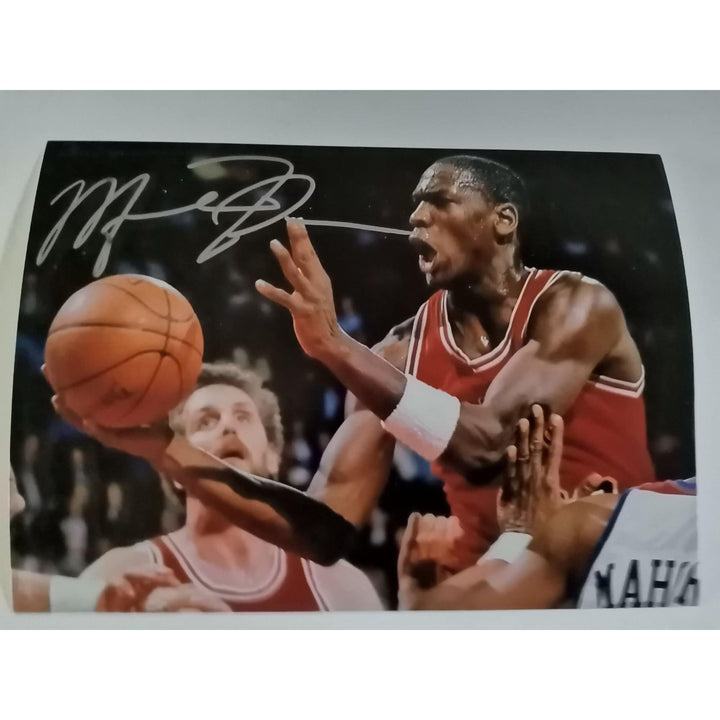 Michael Jordan Chicago Bulls 5 x 7 photo signed with proof