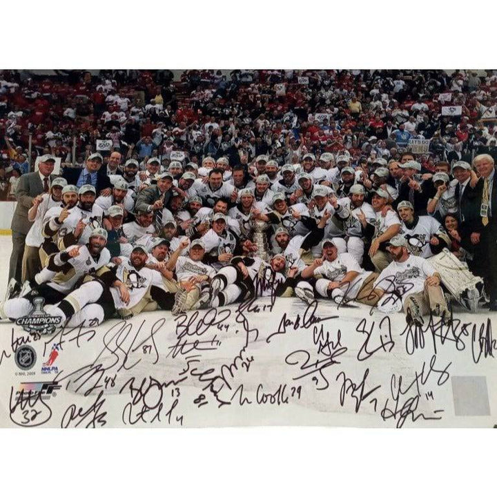 Sidney Crosby Pittsburgh Penguins Stanley Cup champions team signed 16 x 20 photo