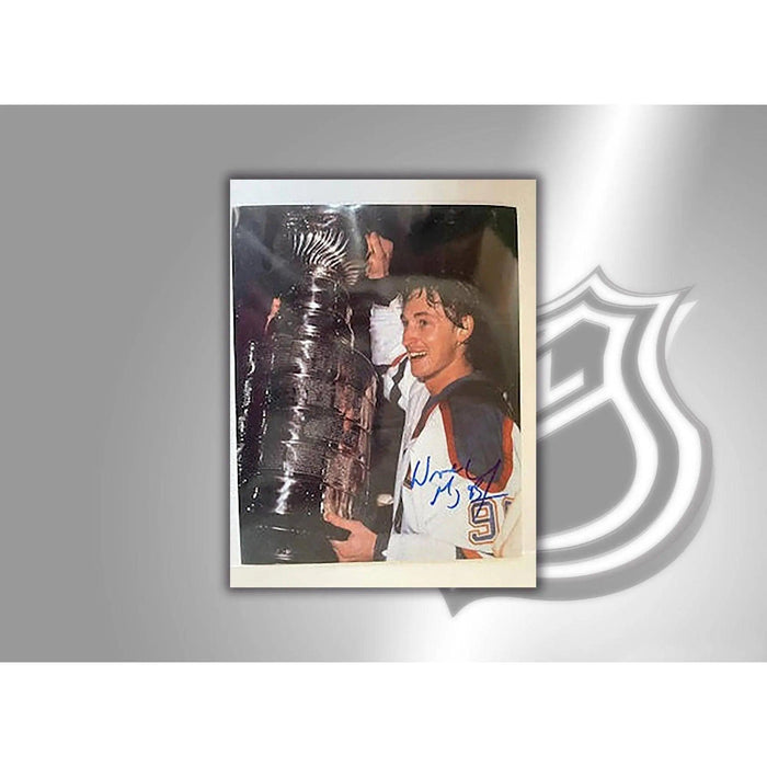 Wayne Gretzky Edmonton Oilers 8 by 10 signed photo with proof