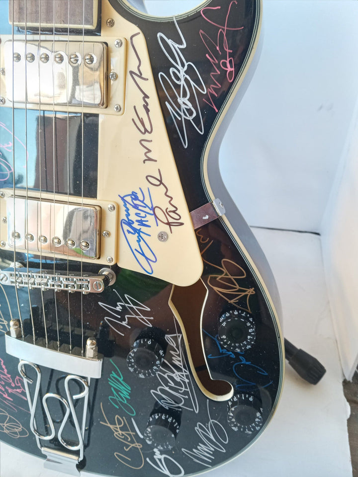 Paul McCartney, B.B. King, Eric Clapton, 22 Rock and Roll icons Les Paul hollow body guitar signed - Awesome Artifacts 