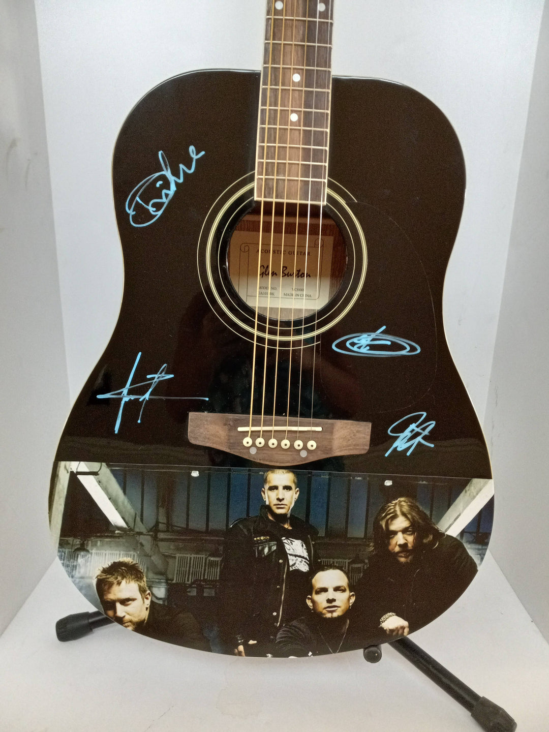 Scott Stapp, Mark Tremonti, Scott Phillips, Creed signed one of a kind guitar with proof - Awesome Artifacts 