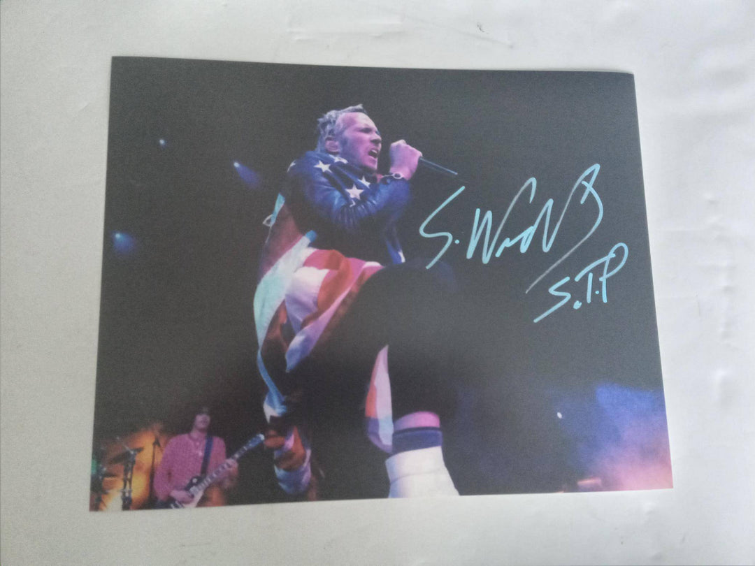 Scott Weiland Stone Temple Pilots 8 x 10 photo signed with proof - Awesome Artifacts 