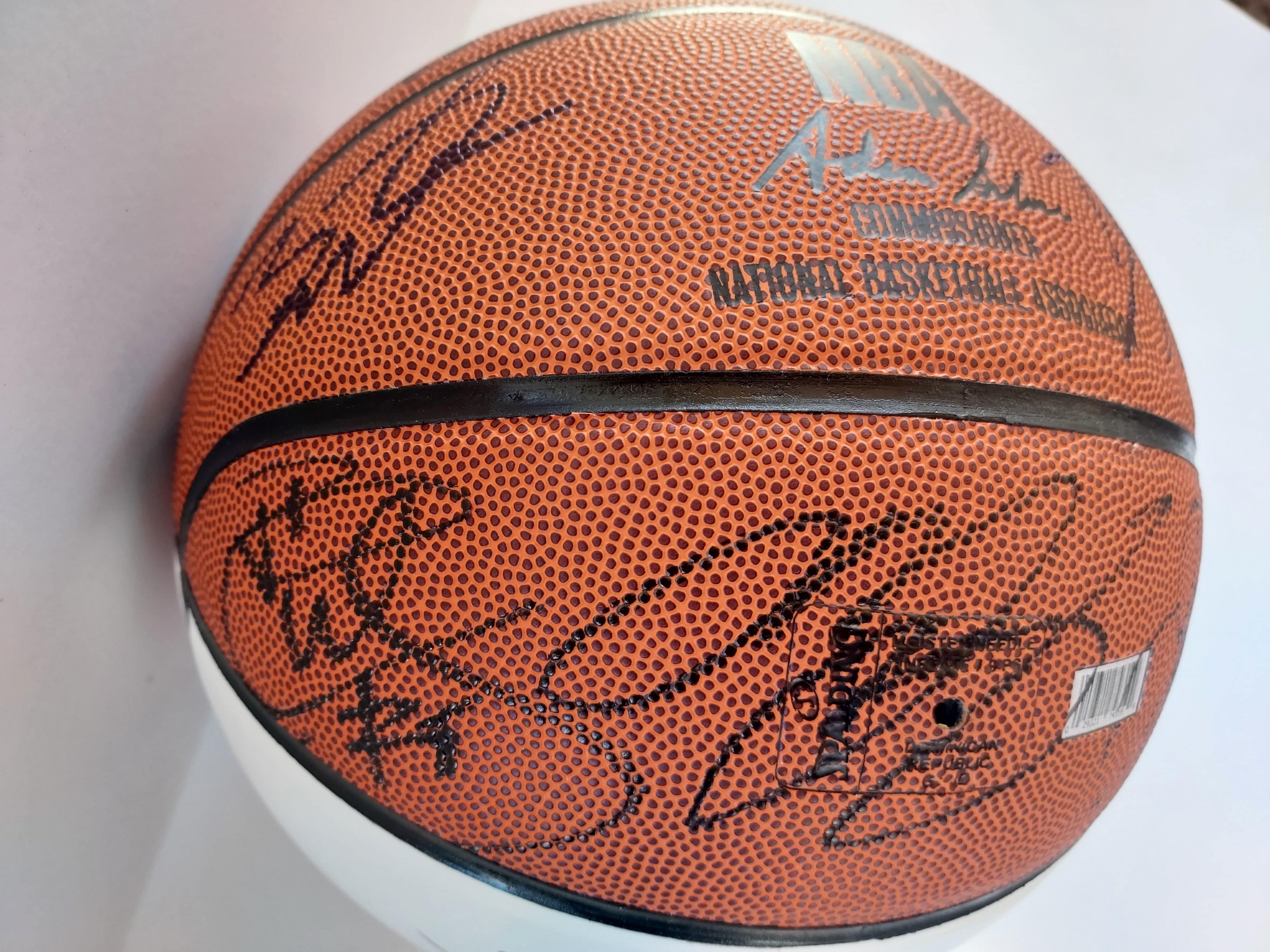 2008 USA basketball team signed Kobe Bryant, LeBron James, Dwyane Wade, Chris Paul basketball signed with proof