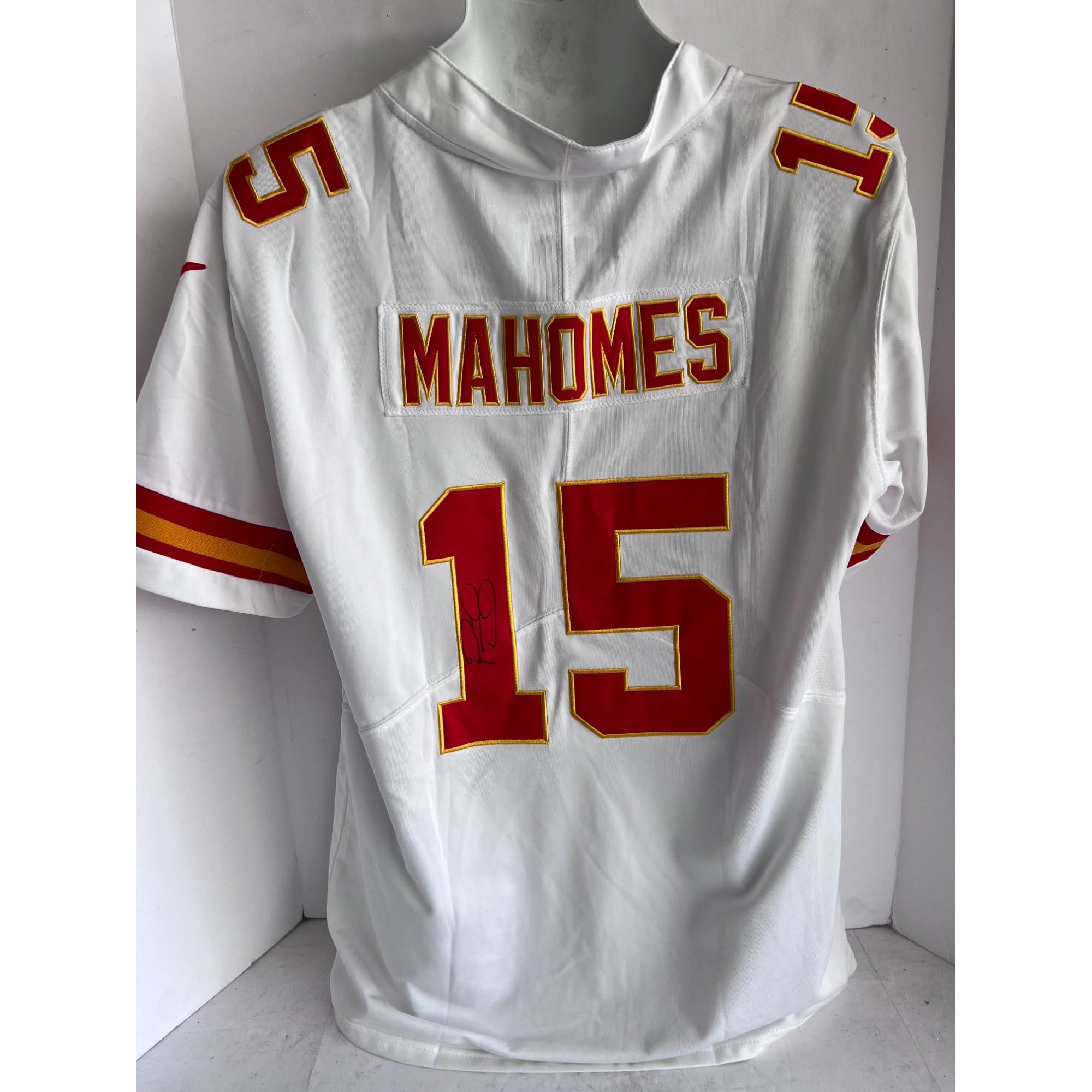 Patrick Mahomes Kansas City Chiefs game model jersey signed with proof