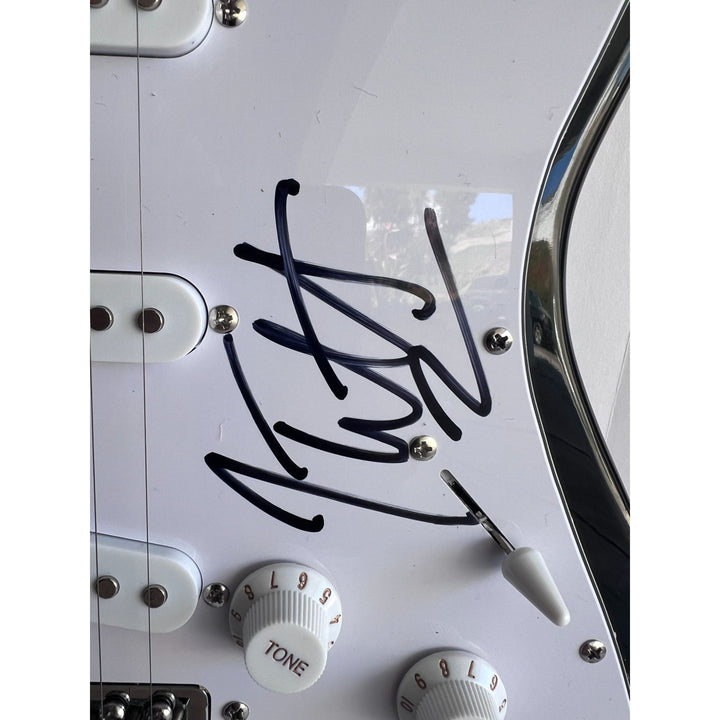 Vivian Campbell Joe Elliott Rick Allen Def Leppard Huntington Stratocaster full size electric guitar signed with proof