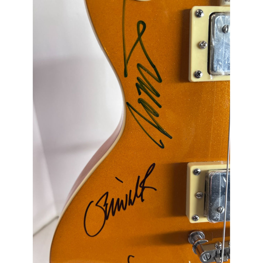 Duran Duran Simon Le Bon, John Taylor, Nick Rhodes Roger Taylor and Andy Taylor les paul electric guitar signed whit proff