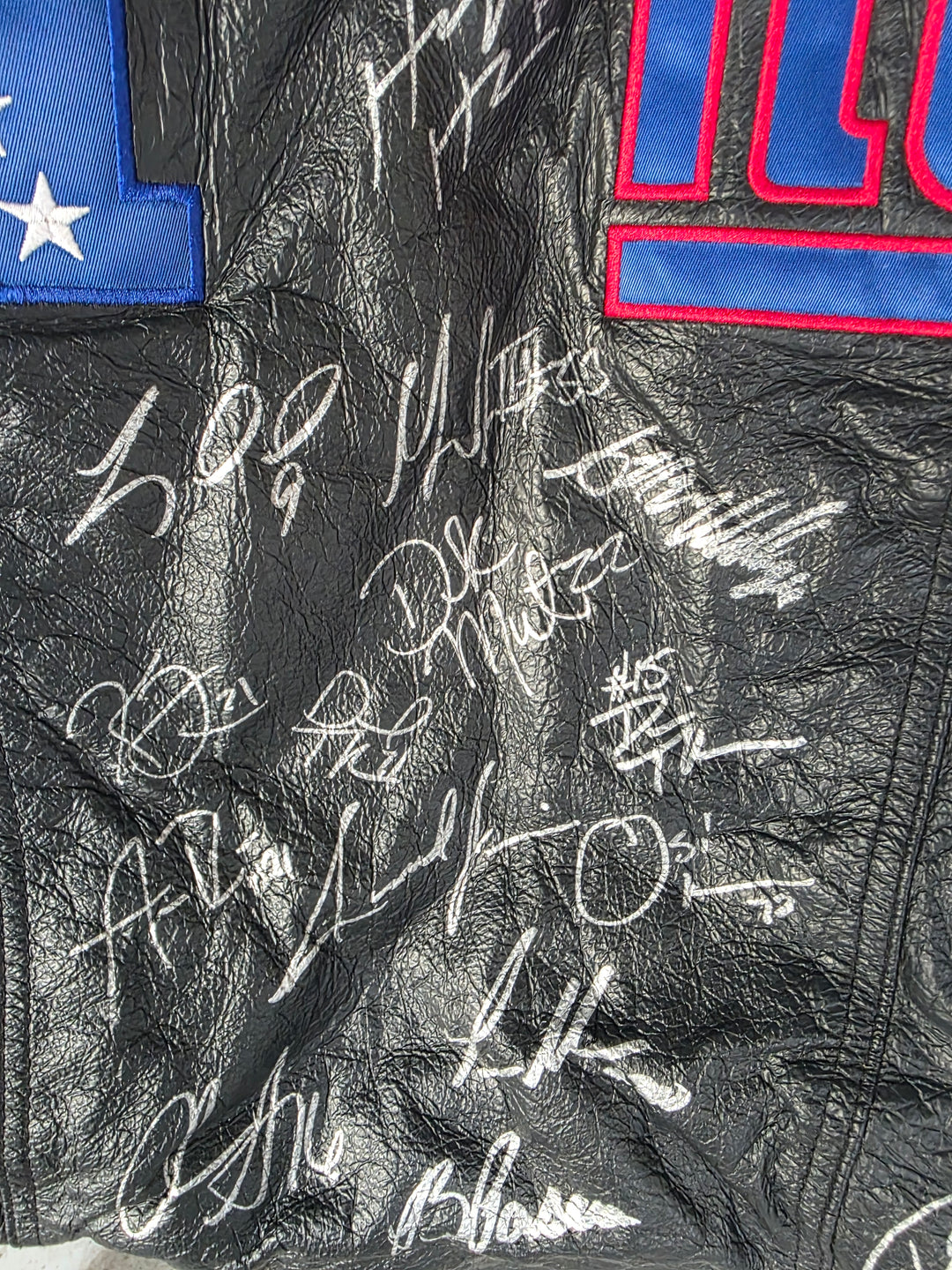 New York Giants 2011-12 40-Signed Super Bowl Champs Team Signed Leather Jacket XL One-of-a-Kind - original photo 4