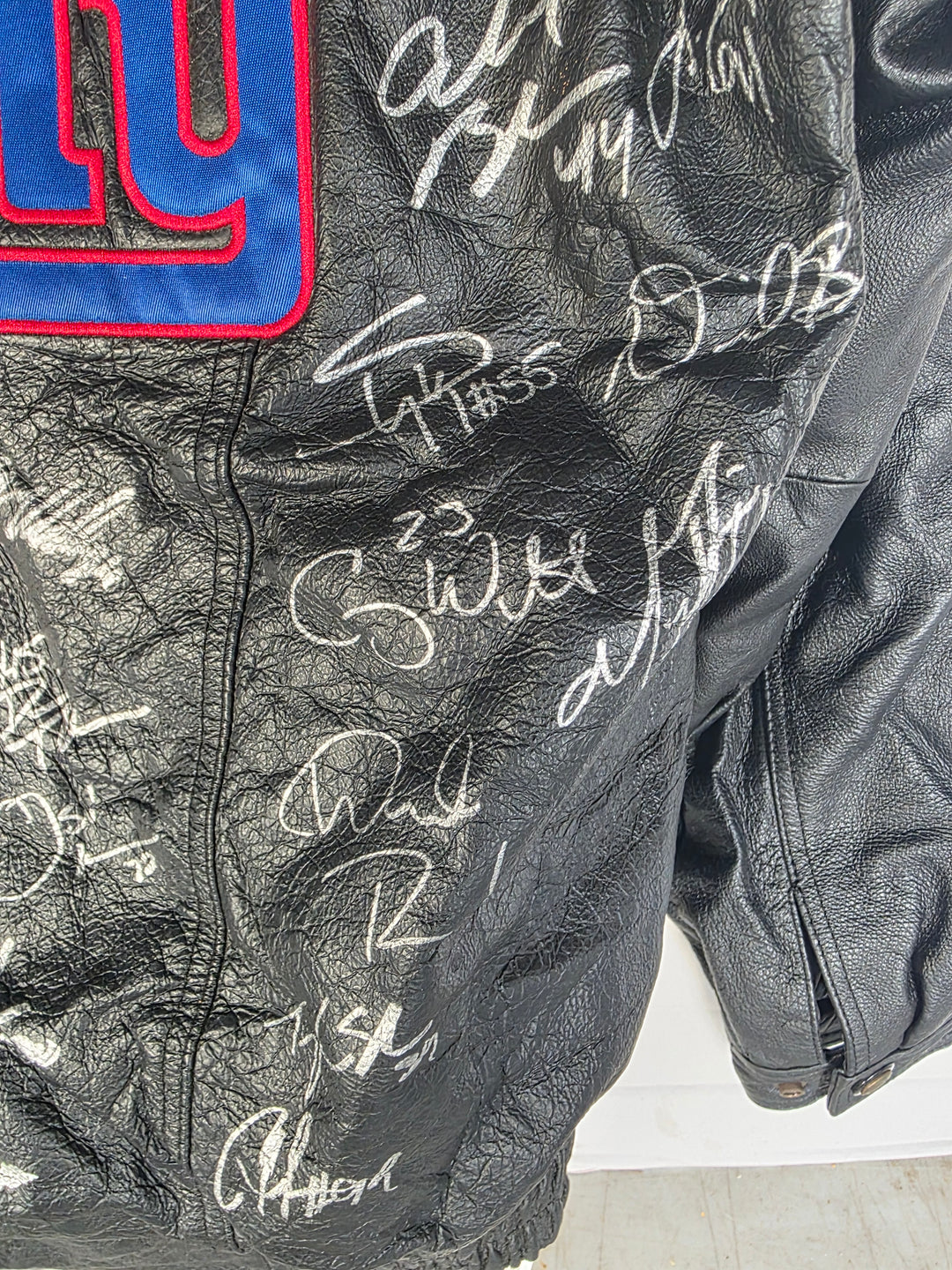 New York Giants 2011-12 40-Signed Super Bowl Champs Team Signed Leather Jacket XL One-of-a-Kind - original photo 7