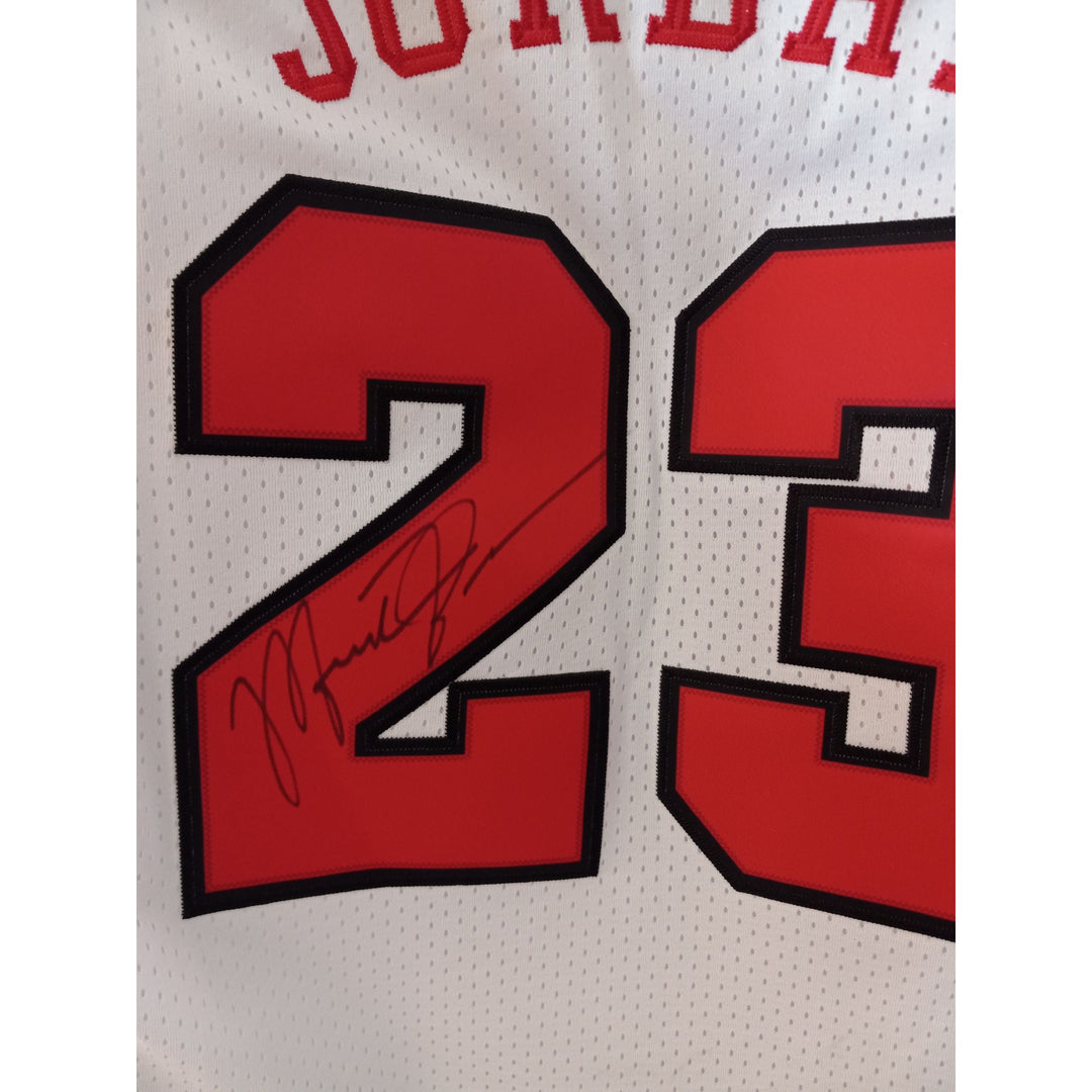 Michael Jordan Chicago Bulls signed jersey with proof